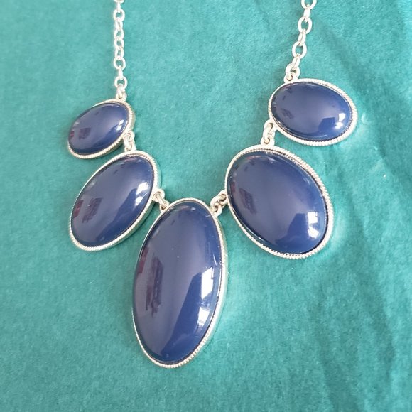 Vintage Liz Claiborne necklace - Picture 3 of 4